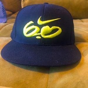 Nike 6.0 Fitted Hat 7 1/2
Black w/neon logo